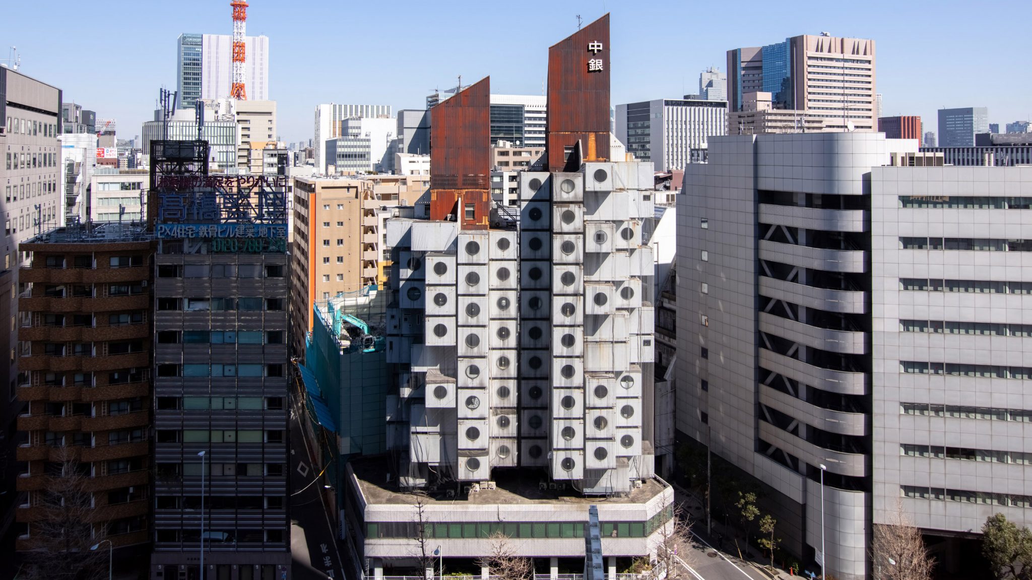 Capsule tower